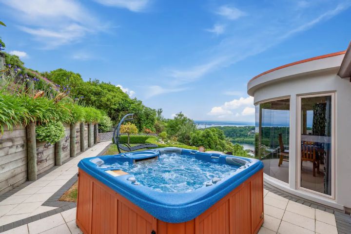 Hot tub